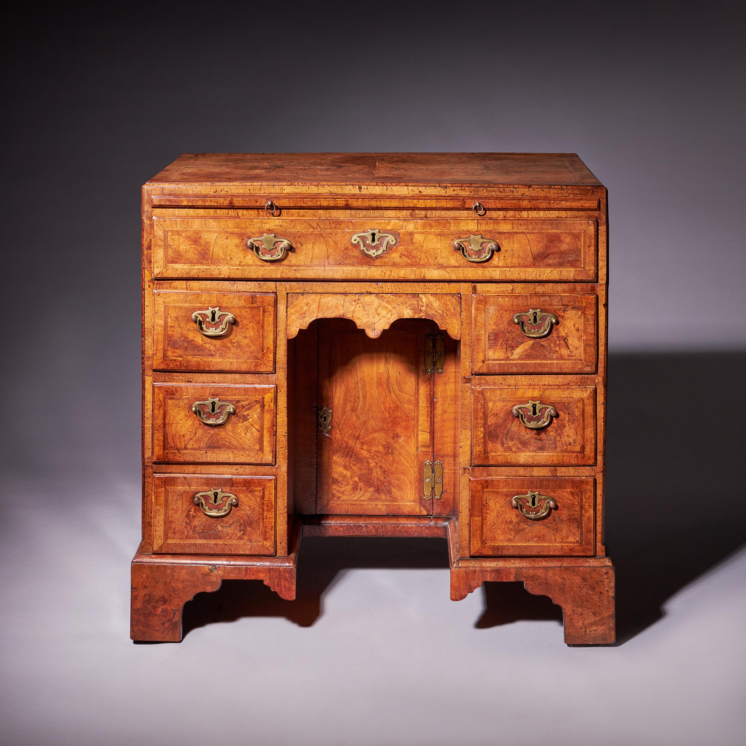 Important George II Figured Walnut Caddy Kneehole Desk Circa 1730-1740, England 1