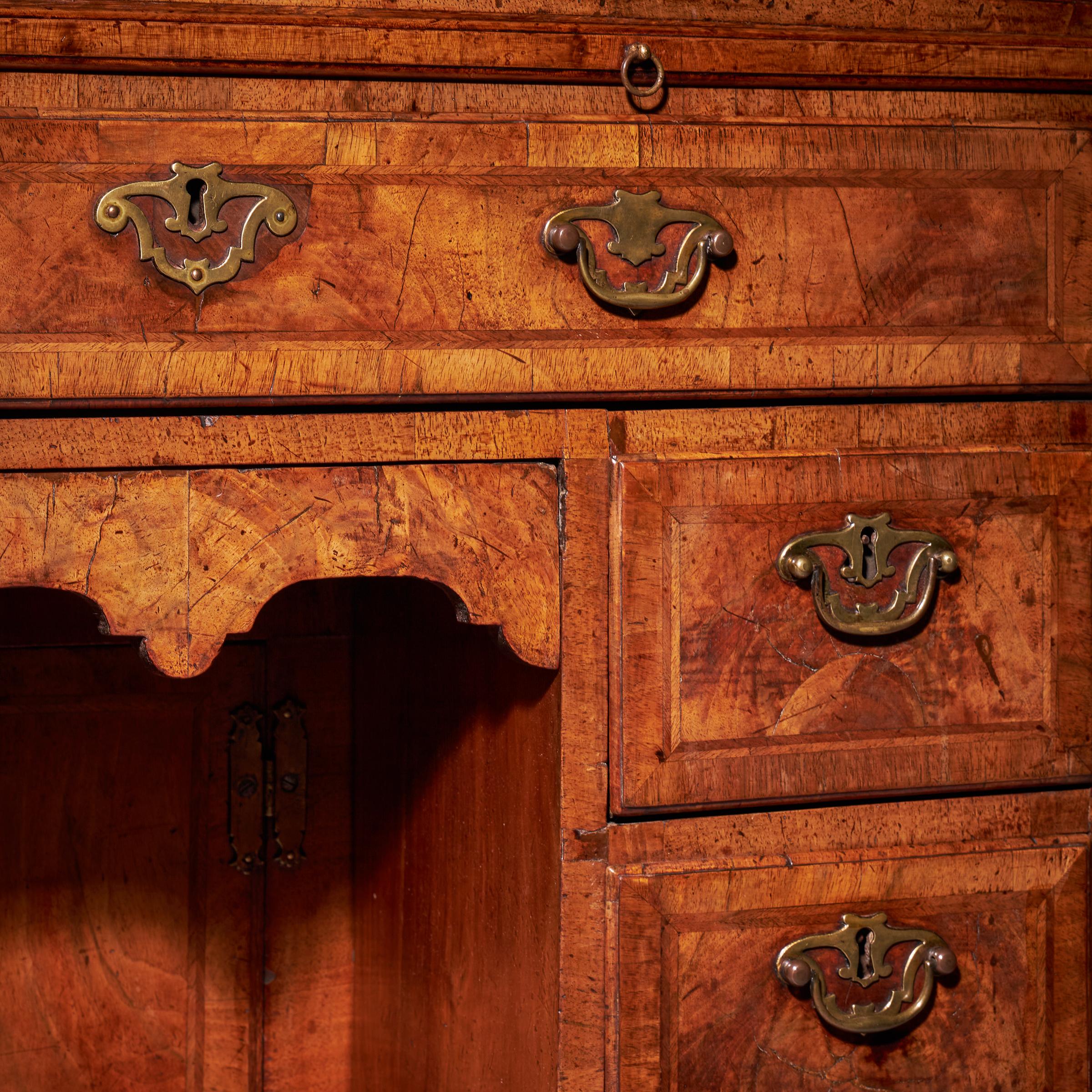 Important George II Figured Walnut Caddy Kneehole Desk Circa 1730-1740, England 9