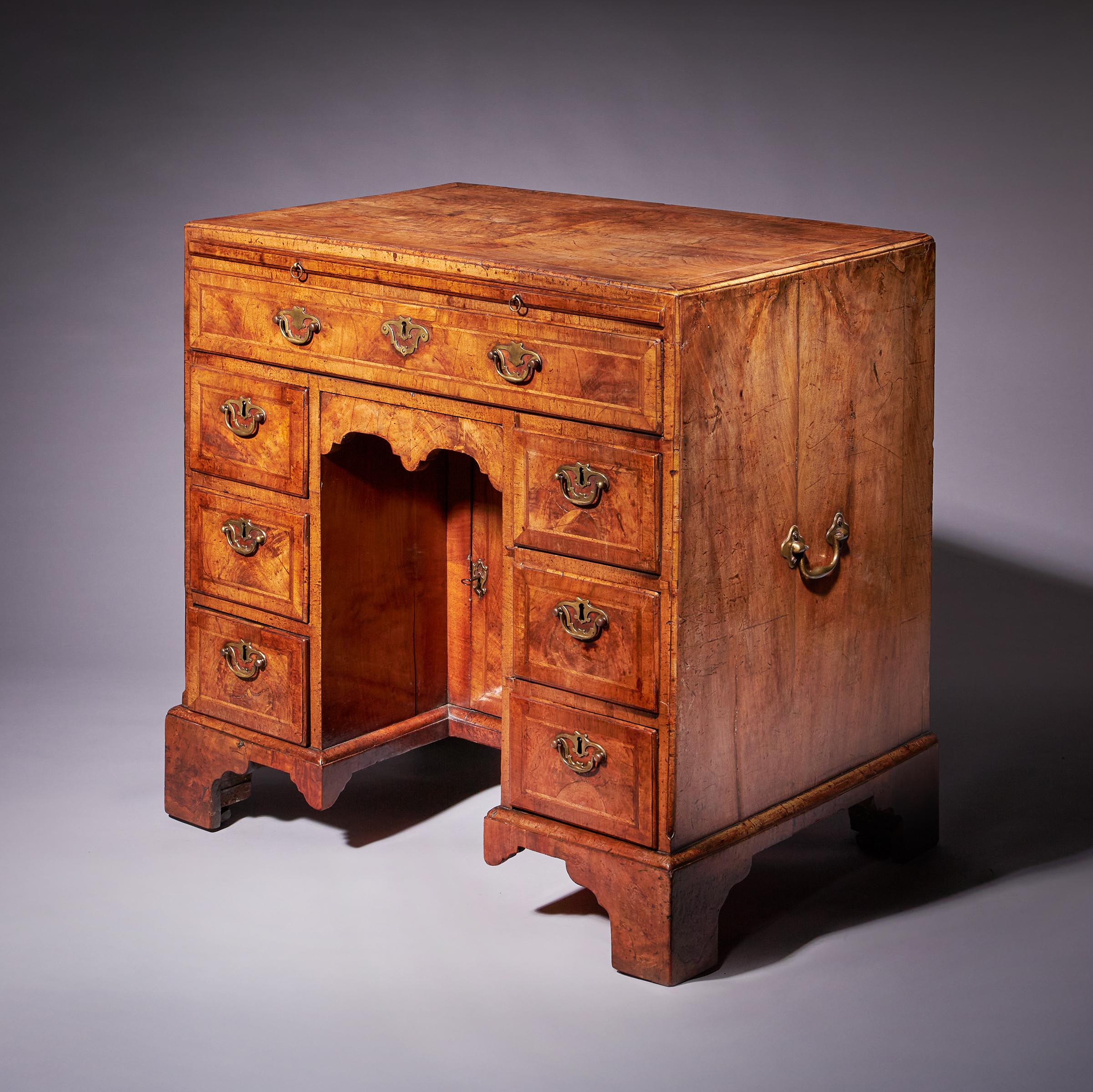 Important George II Figured Walnut Caddy Kneehole Desk Circa 1730-1740, England 2