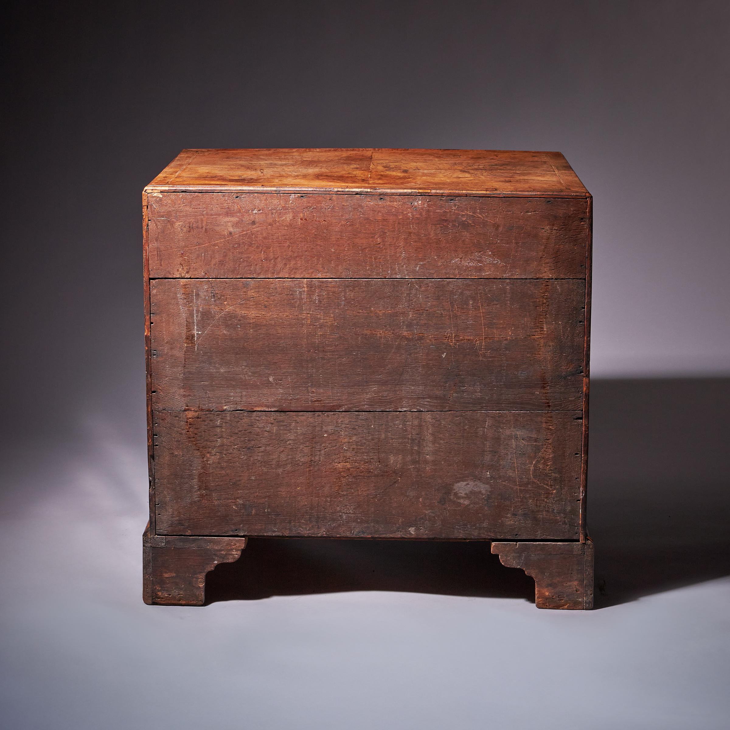 Important George II Figured Walnut Caddy Kneehole Desk Circa 1730-1740, England 5