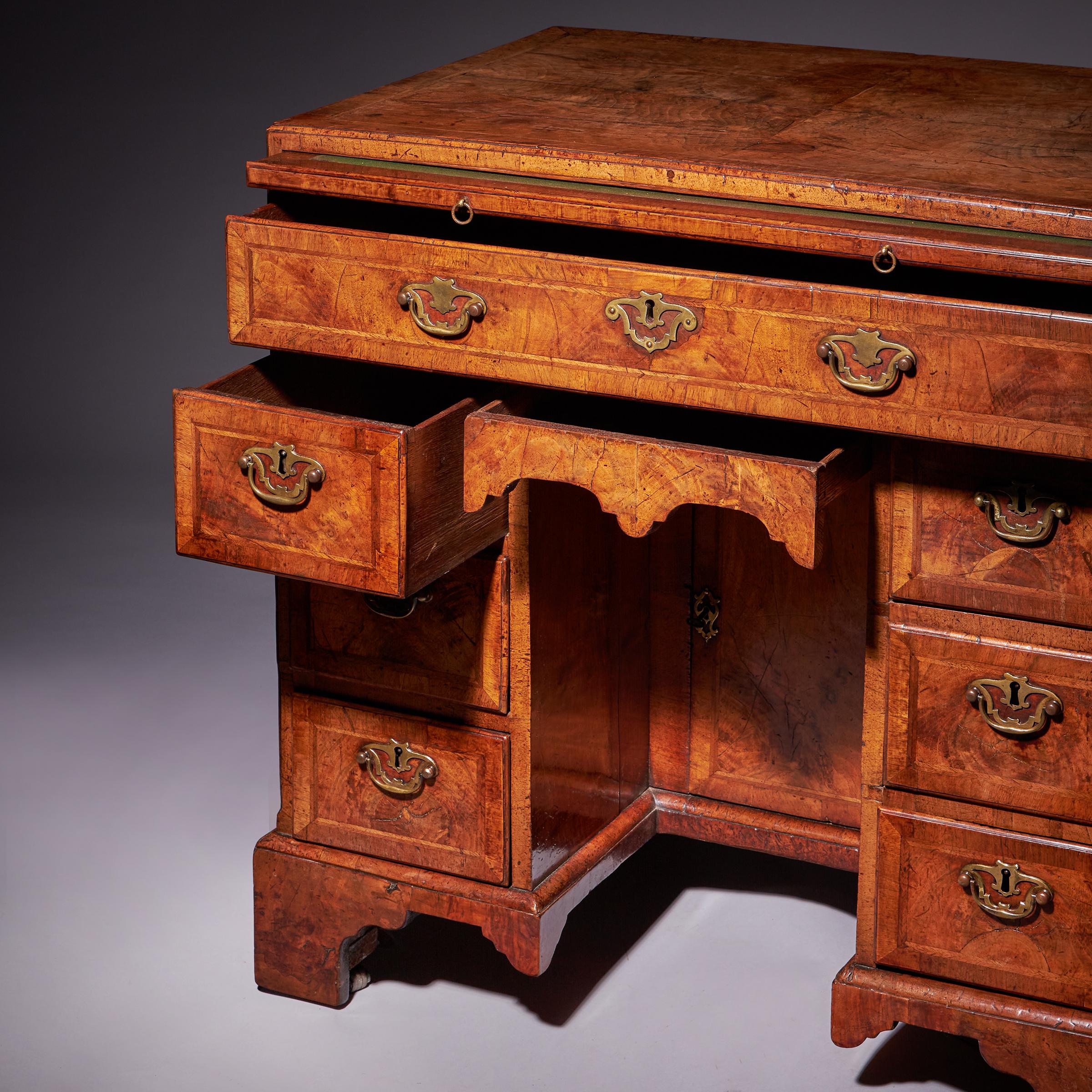 Important George II Figured Walnut Caddy Kneehole Desk Circa 1730-1740, England 6