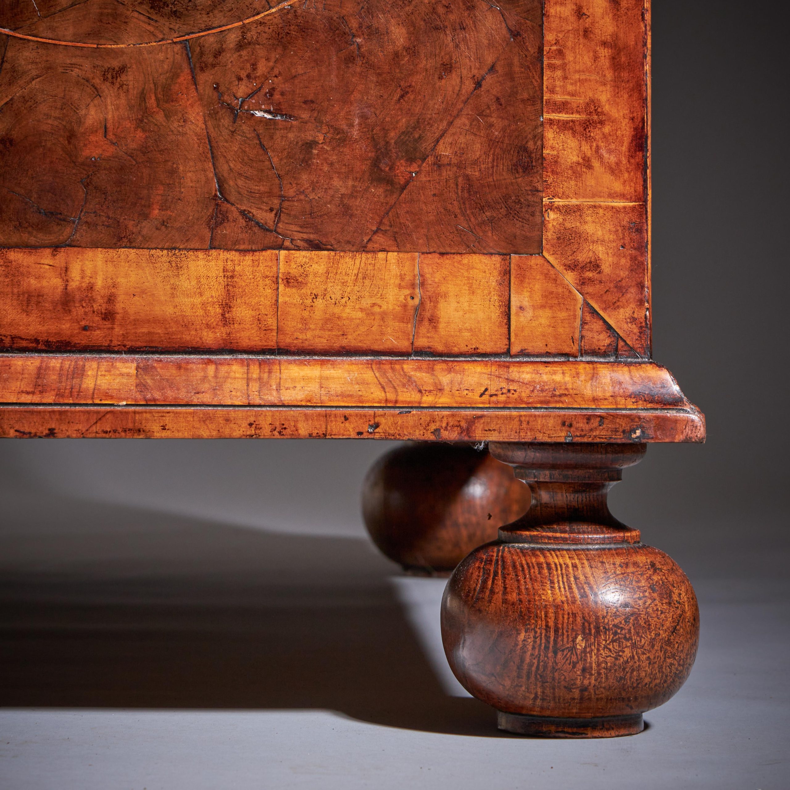 17th Century William and Mary Blond Olive Oyster Chest of drawers, Circa 1690 11