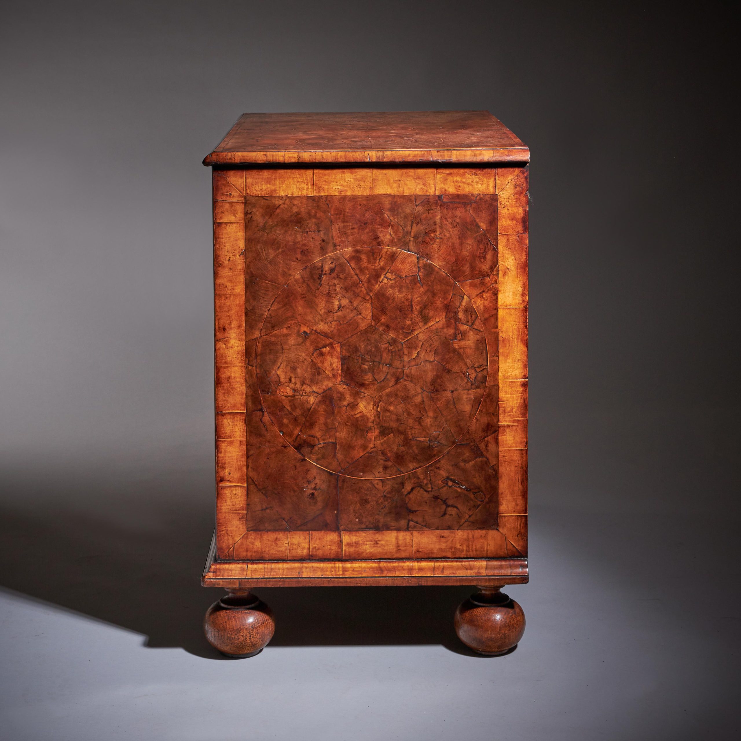 17th Century William and Mary Blond Olive Oyster Chest of drawers, Circa 1690 13