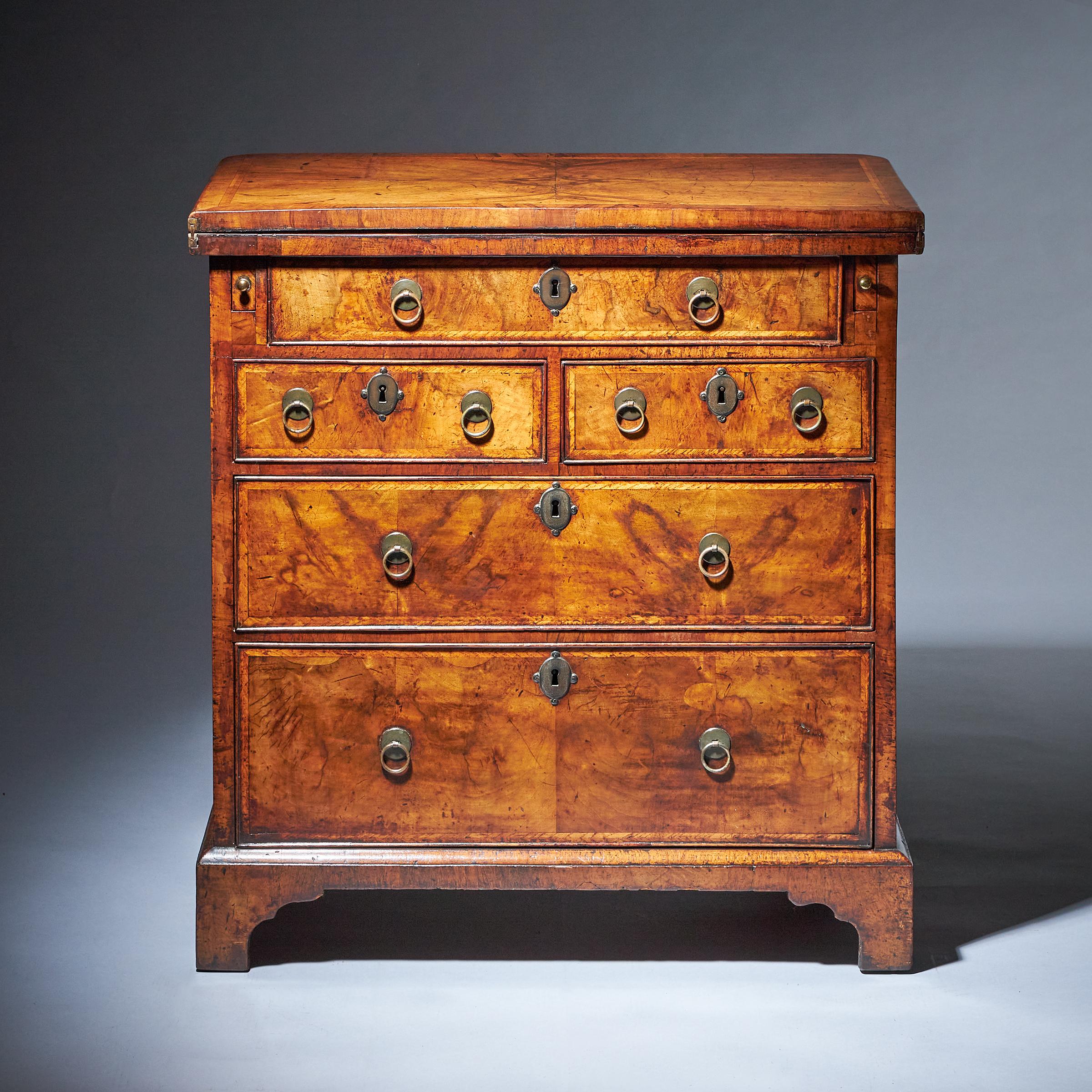 Early 18th Century George I Figured Walnut Bachelors Chest, C.1720-1730 1